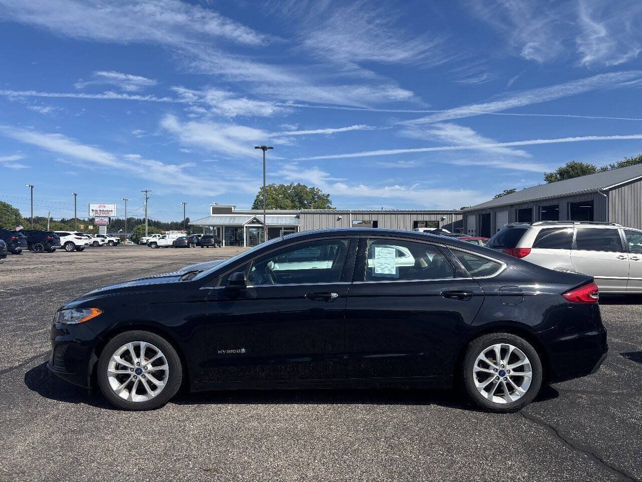 Used 2019 Ford Fusion SE FWD image 1