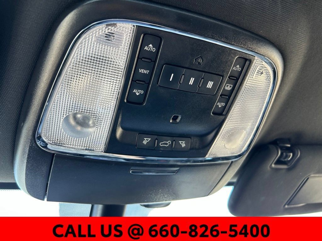 Used 2020 Jeep Grand Cherokee Limited w/ Luxury Group II AWD/4WD image 18