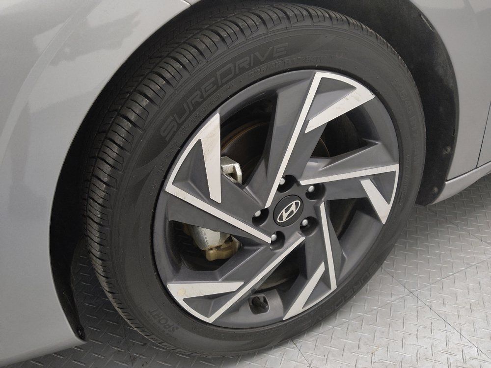 Used 2025 Hyundai Elantra SEL FWD image 31