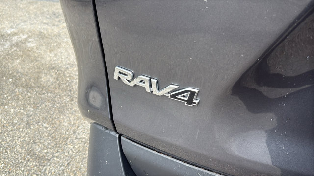 Used 2024 Toyota RAV4 XLE w/ Convenience Package FWD image 7