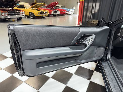 Used 1993 Chevrolet Camaro Z28 RWD image 25
