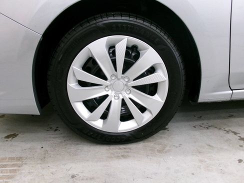 Used 2020 Subaru Impreza 2.0i image 2