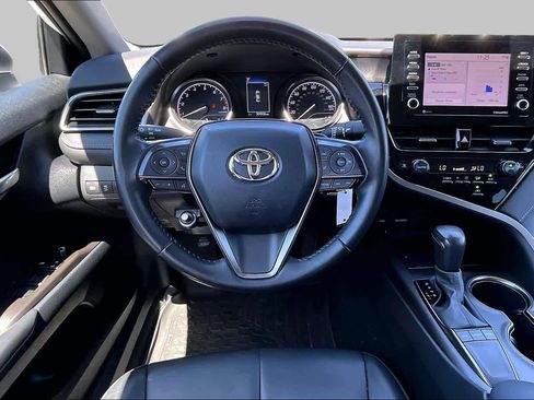 Used 2022 Toyota Camry SE FWD image 5