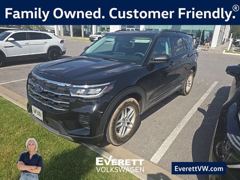 Used 2025 Ford Explorer Active AWD/4WD image 1