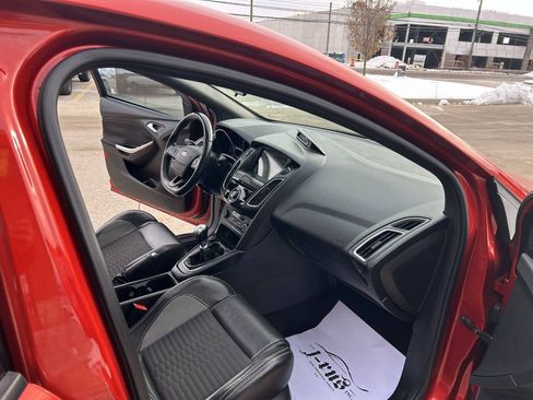 Used 2018 Ford Focus ST w/ Equipment Group 401A image 18