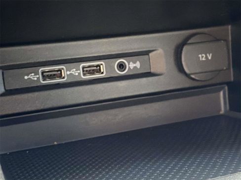 Used 2019 Volkswagen Tiguan SE image 23