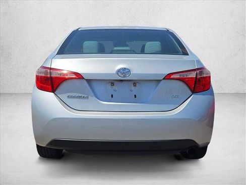 Used 2017 Toyota Corolla LE w/ Carpet Mat Package (TMS) FWD image 6