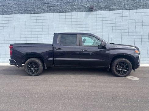 Used 2022 Chevrolet Silverado 1500 Custom RWD image 2