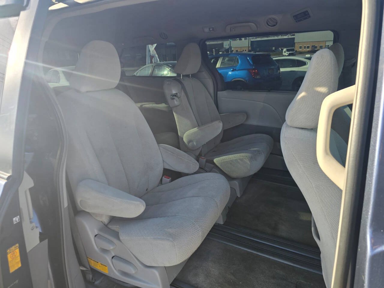 Used 2014 Toyota Sienna LE FWD image 32