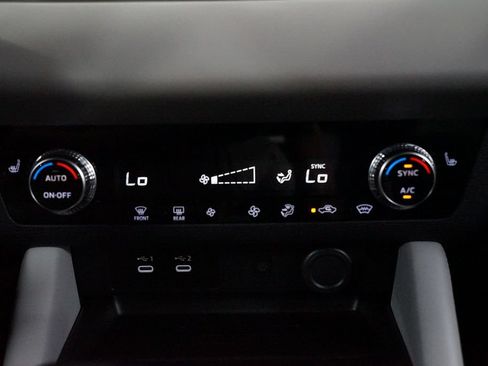 Used 2025 Mitsubishi Outlander SE AWD/4WD image 21