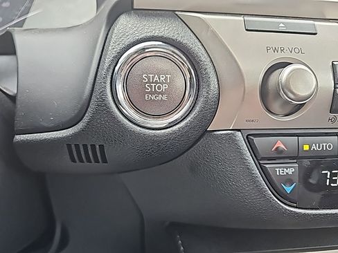 Used 2018 Lexus ES 350 w/ Luxury Package w/Wood Trim image 13