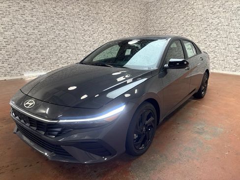 New 2026 Hyundai Elantra SEL Sport FWD image 3