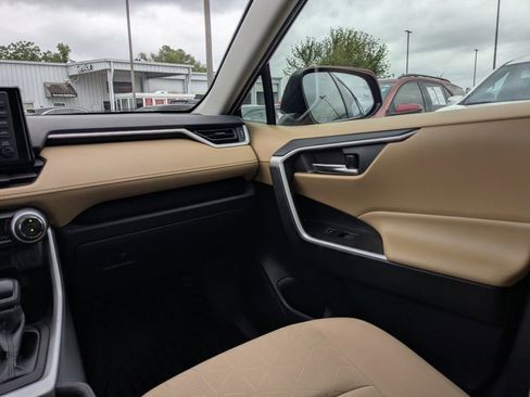 Used 2022 Toyota RAV4 XLE image 16