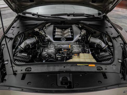 Used 2009 Nissan GT-R Premium AWD/4WD image 3