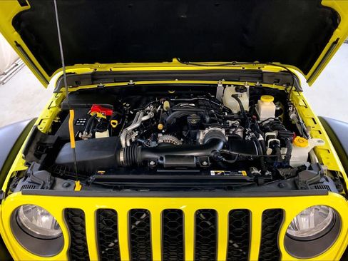 Used 2023 Jeep Gladiator Rubicon w/ Cold Weather Group AWD/4WD image 30