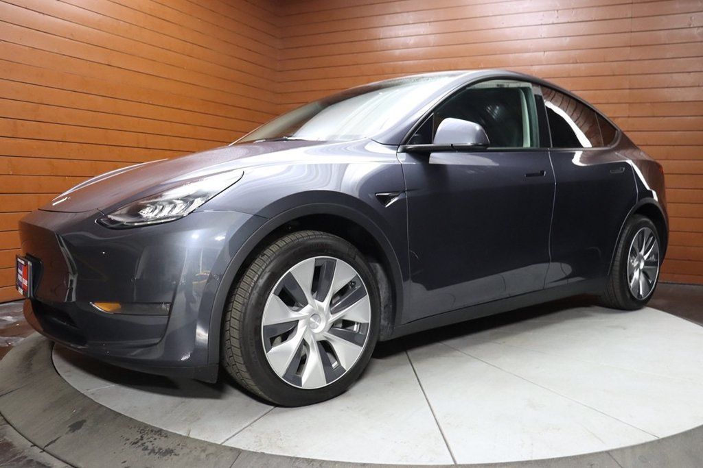 Used 2020 Tesla Model Y Long Range AWD/4WD image 1
