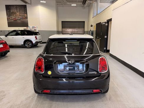 Certified 2024 MINI Cooper SE image 4