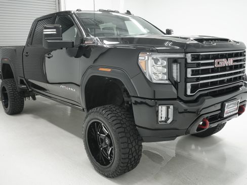 Used 2022 GMC Sierra 2500 AT4 w/ AT4 Premium Plus Package AWD/4WD image 3