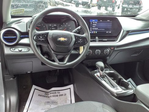 Used 2024 Chevrolet Trax LS w/ LS Convenience Package image 9