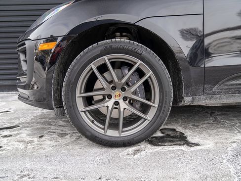 Certified 2022 Porsche Macan image 20