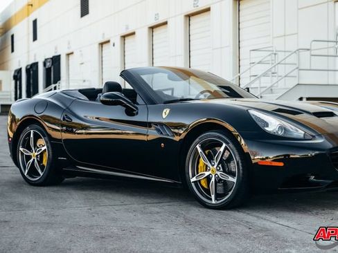 Used 2014 Ferrari California RWD image 67