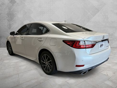 Used 2016 Lexus ES 350 w/ Luxury Package w/Wood Trim FWD image 4