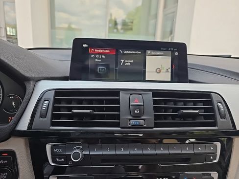 Used 2018 BMW 328d xDrive Wagon AWD/4WD image 17