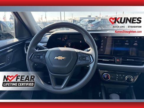 Used 2025 Chevrolet TrailBlazer LT w/ Driver Confidence Package image 39