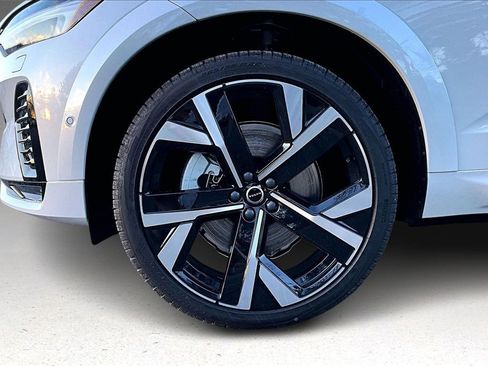 New 2026 Volvo XC60 B5 Ultra w/ Climate Package image 13