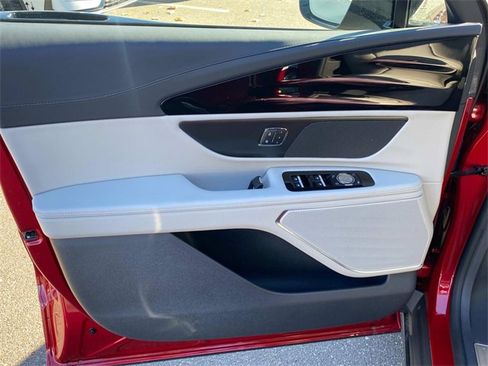 New 2026 Lincoln Nautilus Premier image 10