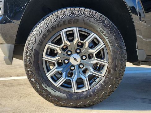 Used 2023 Chevrolet Colorado Z71 w/ Z71 Convenience Package 2 image 7