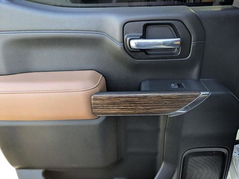 Used 2022 Chevrolet Silverado 1500 High Country w/ Technology Package image 24