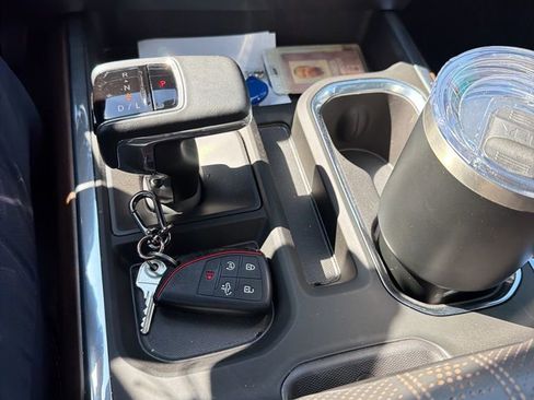 Used 2024 Chevrolet Silverado 1500 High Country w/ Technology Package image 4