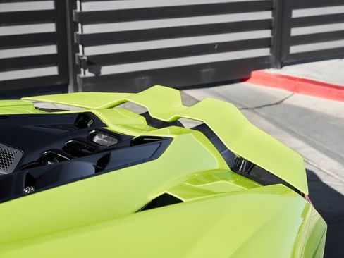 Used 2025 Lamborghini Revuelto AWD/4WD image 12