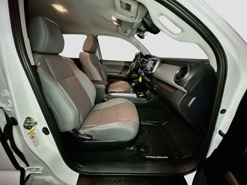 Certified 2020 Toyota Tacoma SR5 AWD/4WD image 35