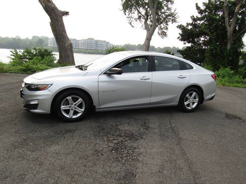 Used 2020 Chevrolet Malibu LS FWD image 3