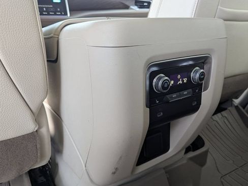 Used 2022 GMC Yukon XL Denali AWD/4WD image 23