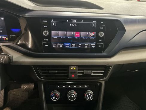 Used 2023 Volkswagen Taos SE w/ Panoramic Sunroof Package FWD image 16