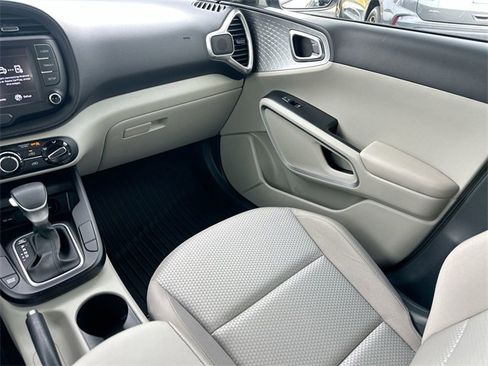 Certified 2023 Kia Soul LX image 18