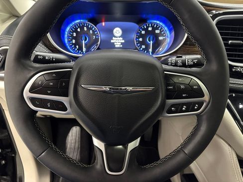 Used 2022 Chrysler Pacifica Limited AWD/4WD image 22