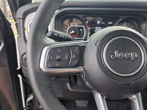 Certified 2025 Jeep Wrangler Unlimited Sahara AWD/4WD image 12