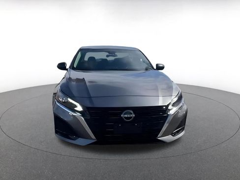 Used 2025 Nissan Altima 2.5 SV image 4