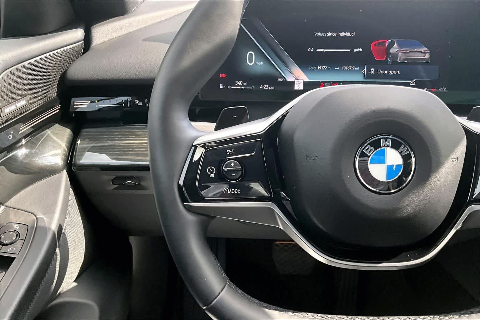 Used 2025 BMW 530i w/ Premium Package RWD image 24