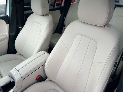 Used 2022 Mercedes-Benz GLB 250 4MATIC image 12