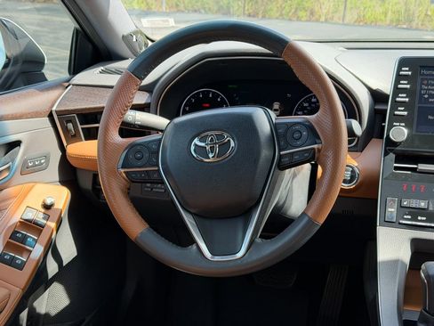Used 2019 Toyota Avalon Limited FWD image 13