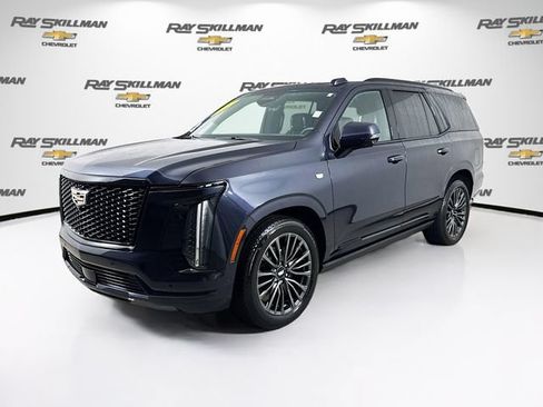Used 2025 Cadillac Escalade Sport Platinum w/ LPO, Floor Liner Package AWD/4WD image 3