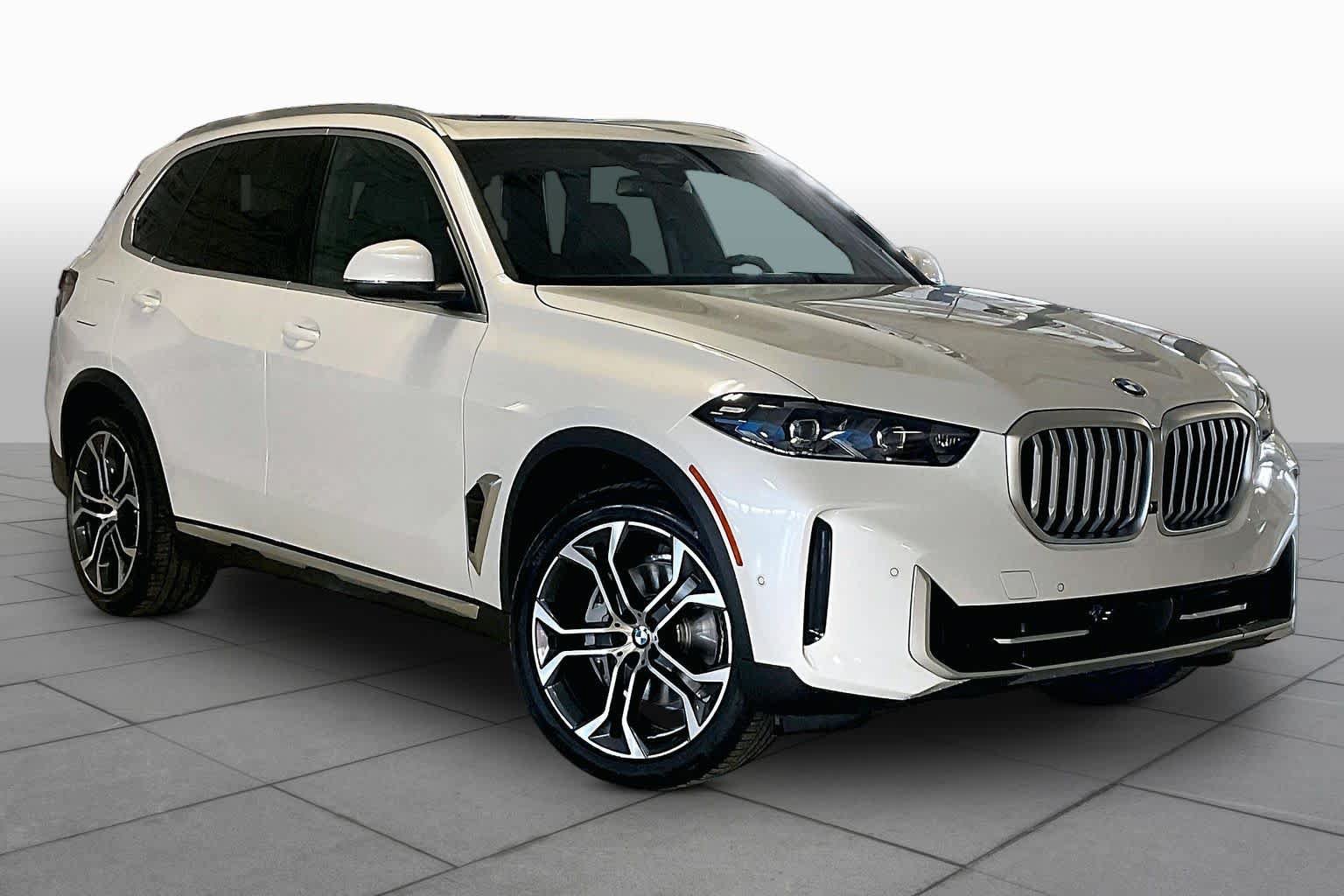 Used 2026 BMW X5 xDrive40i w/ Premium Package AWD/4WD image 2