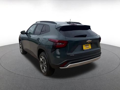 Used 2025 Chevrolet Trax LT FWD image 11