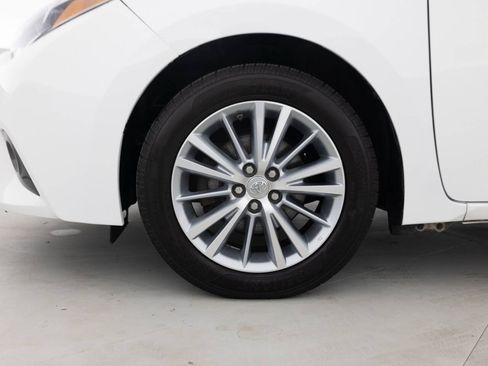 Used 2015 Toyota Corolla LE FWD image 17