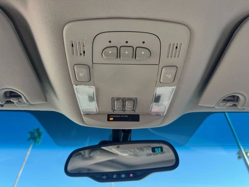 Used 2011 Cadillac DTS Luxury image 32